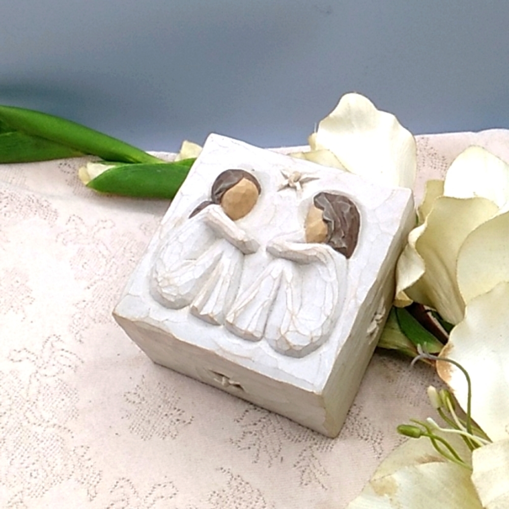 Willow Tree 2003 Friendship Trinket Box